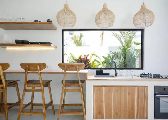 1br Palm 8 - By Yolla Hospitality Villa *
