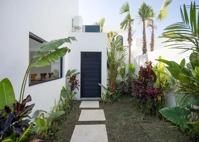 1br Palm 8 - By Yolla Hospitality 4*