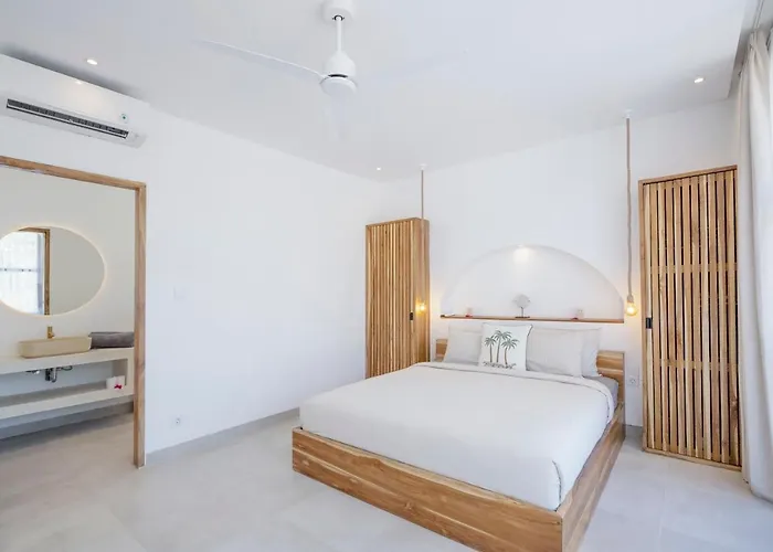 1br Palm 8 - By Yolla Hospitality Villa