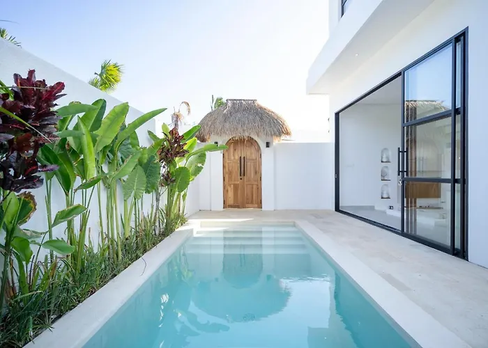 1br Palm 8 - By Yolla Hospitality Villa *
