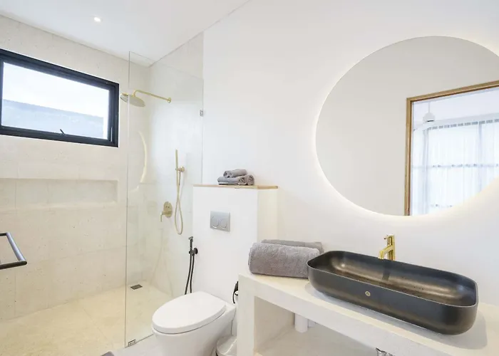 1br Palm 8 - By Yolla Hospitality 4*