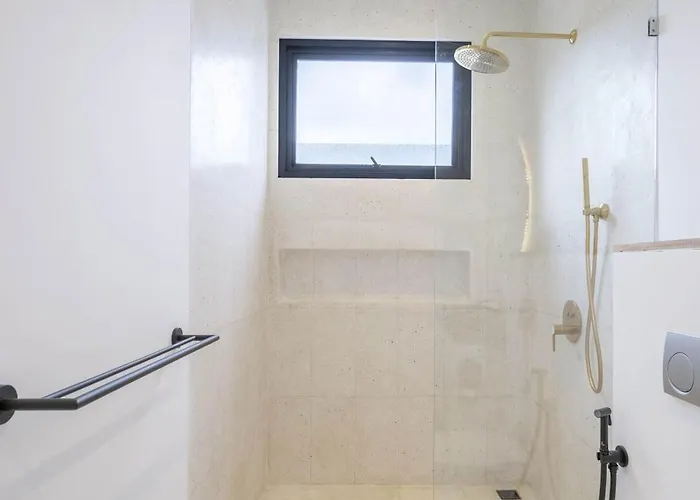 1br Palm 8 - By Yolla Hospitality イン