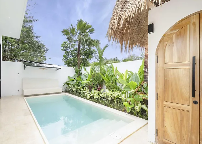 1br Palm 8 - By Yolla Hospitality 4*